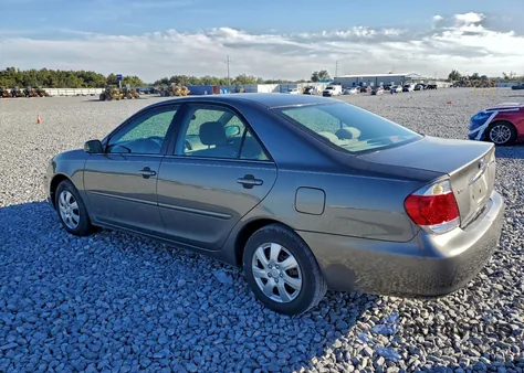 2005 Toyota Camry Le z USA, uszkodzony, nr VIN 4T1BE32K65U590386